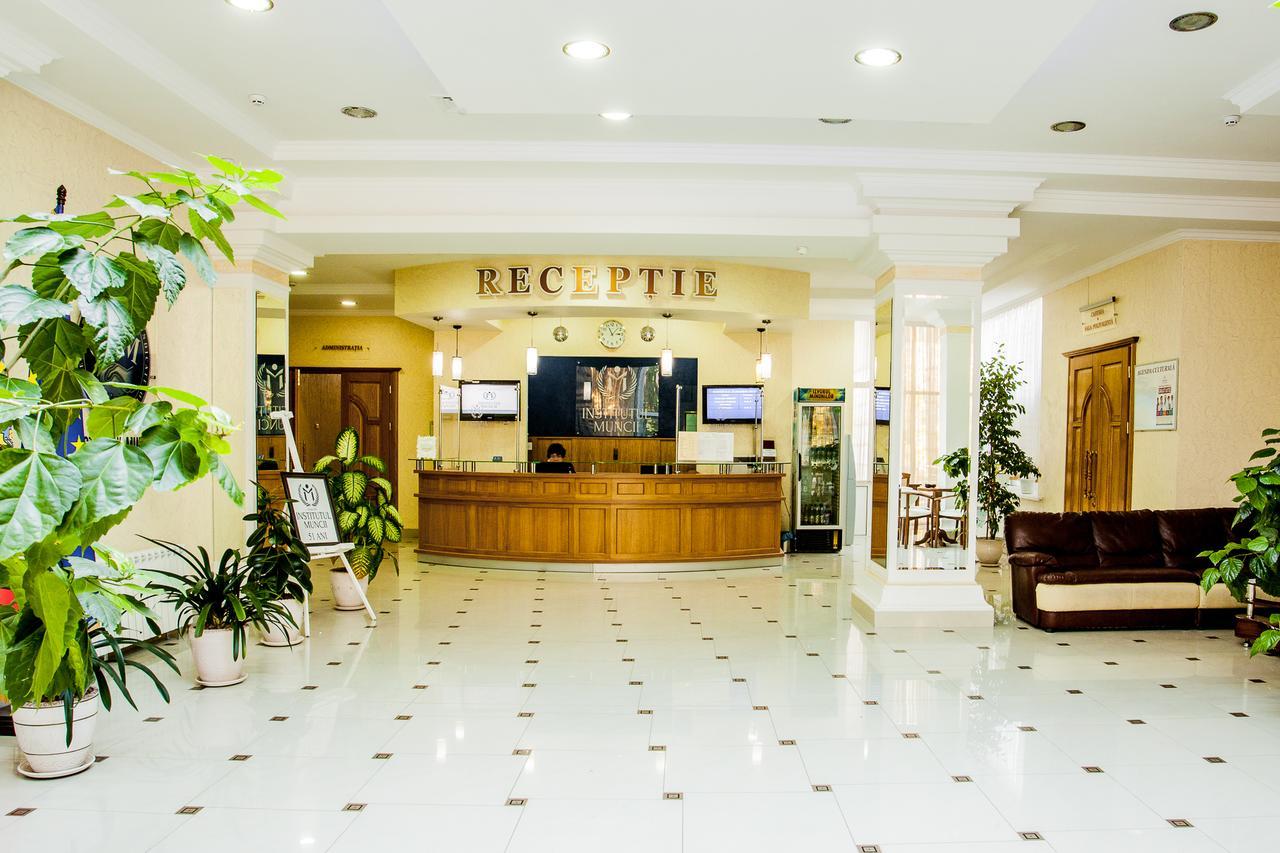 Готель Institutul Muncii Кишинів Екстер'єр фото